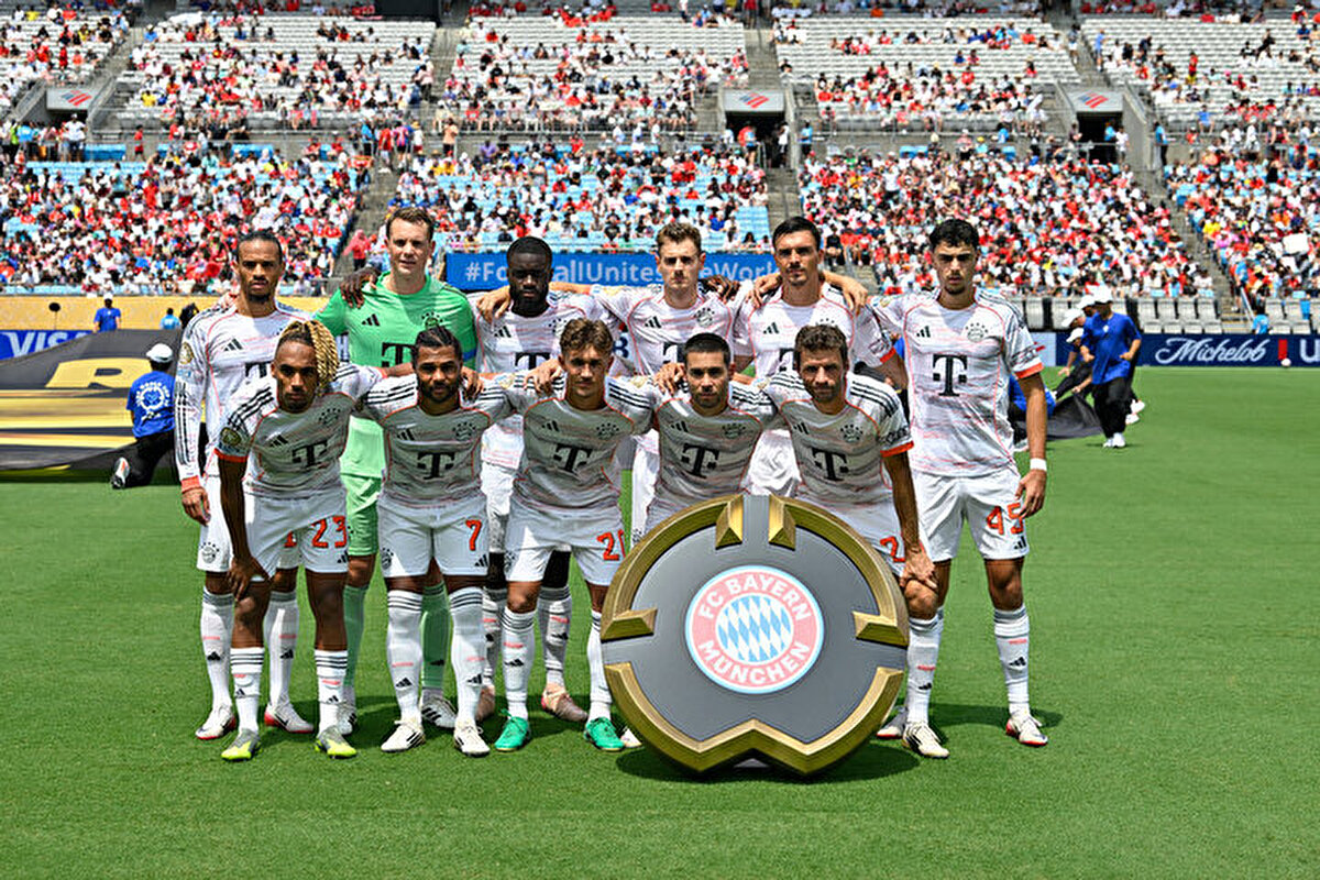 Bild'in aktardığı bilgiye göre; Bayern Münih takımı, iki saatlik bekleyişin ardından uçuşunu gerçekleştirdi.<br>