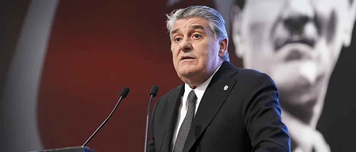 Başkan Serdal Adalı, "Osayi-Samuel'in babasının son anda değişen anlamsız istekleri nedeniyle transferi durdurma kararı aldık. Karşı taraftan haber bekliyoruz. Daha önce konuştuğumuz şartlarımıza uyarsa gelir, aksi takdirde alternatiflerimiz hazır" ifadelerini kullanmıştı.<br>