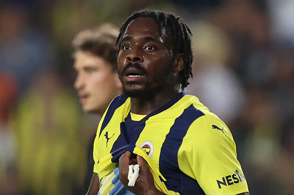 Beşiktaş, Fenerbahçe ile sözleşmesi sona eren Osayi-Samuel ile anlaşsa da oyuncunun babasının son dakikadaki talepleri nedeniyle transfer askıya alınmıştı.<br>