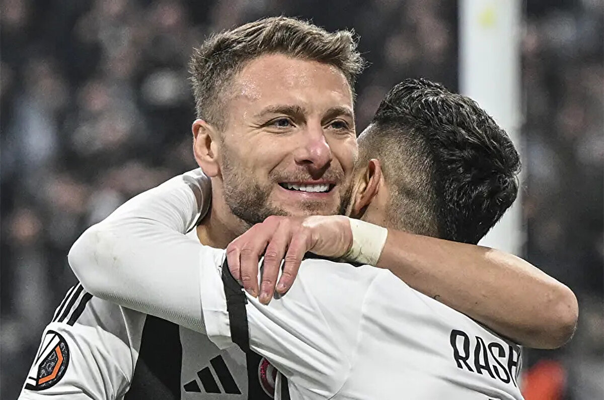 Beşiktaş'ın maliyeti nedeniyle vedalaşma kararı aldığı Ciro Immobile ise Bologna ile anlaşma sağladı. Calciomercato'daki habere göre Bologna, İtalyan golcü ile 1+1 yıllığına el sıkıştı.<br>