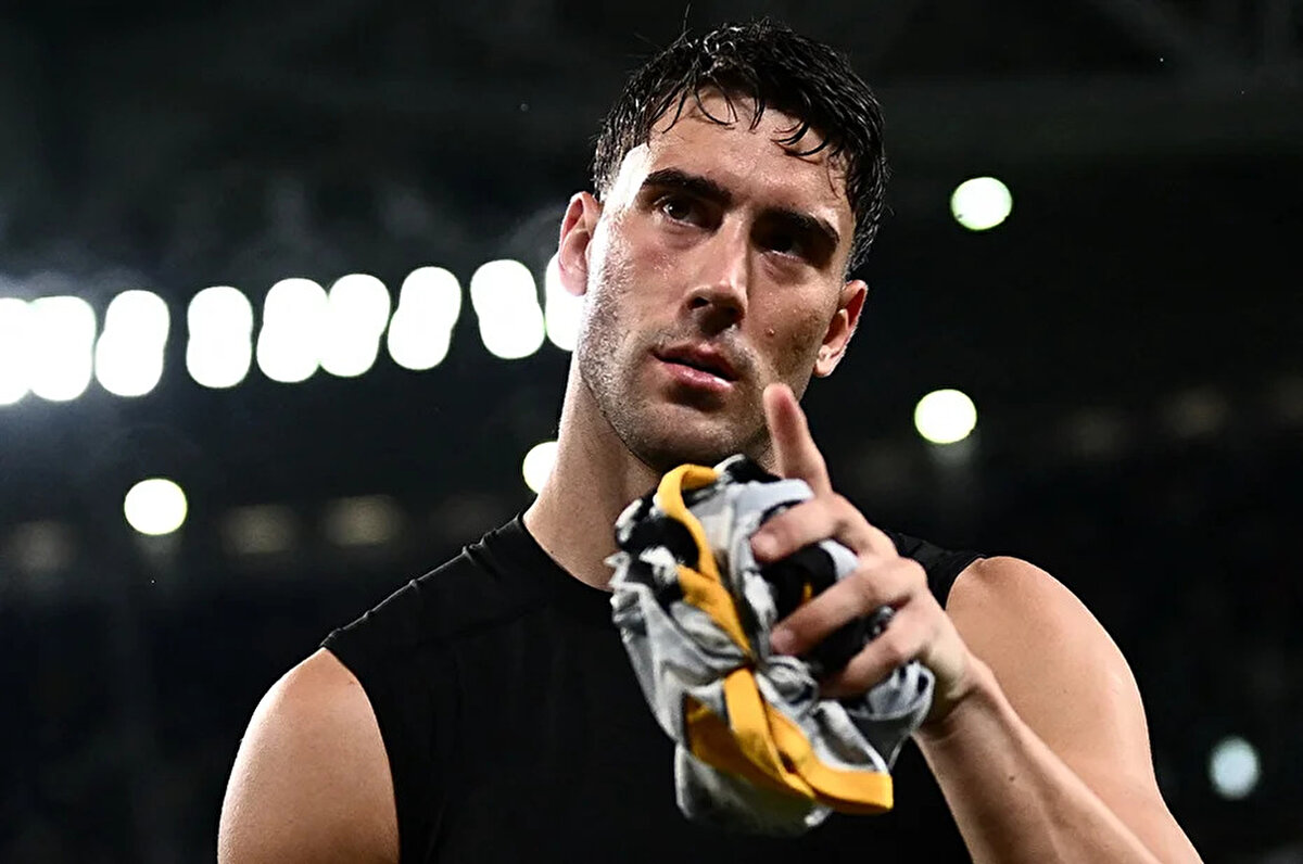 Fenerbahçe'nin gündeminde olan Dusan Vlahovic ve Jonathan David'de sıcak gelişmeler yaşanıyor. İtalyan basını iki futbolcudaki son durumu manşetten verdi.<br>