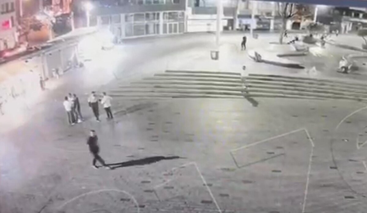 Gözaltına alınan Sabır T., İsa K. ve Serdar D. emniyette ifadelerinin alınması ve adli işlemlerinin tamamlanmasının ardından adliyeye sevk edildi. Mahkemeye çıkarılan 3 şüpheli 'Kasten öldürme' suçundan tutuklanarak cezaevine gönderildi. Diğer yandan olaya karışan 6 şüphelinin poliste 82 suç kaydı olduğu ortaya çıktı. Hayatını kaybeden Orhan Doğan’ın ise 3 suç kaydı olduğu bilgisine ulaşıldı.