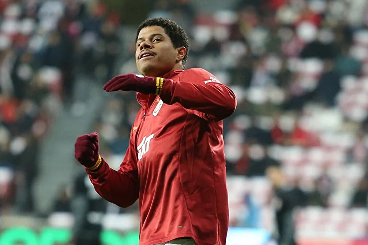 Galatasaray, Gabriel Sara'yı Norwich'ten 18 milyon euro karşılığında transfer etmişti.<br>