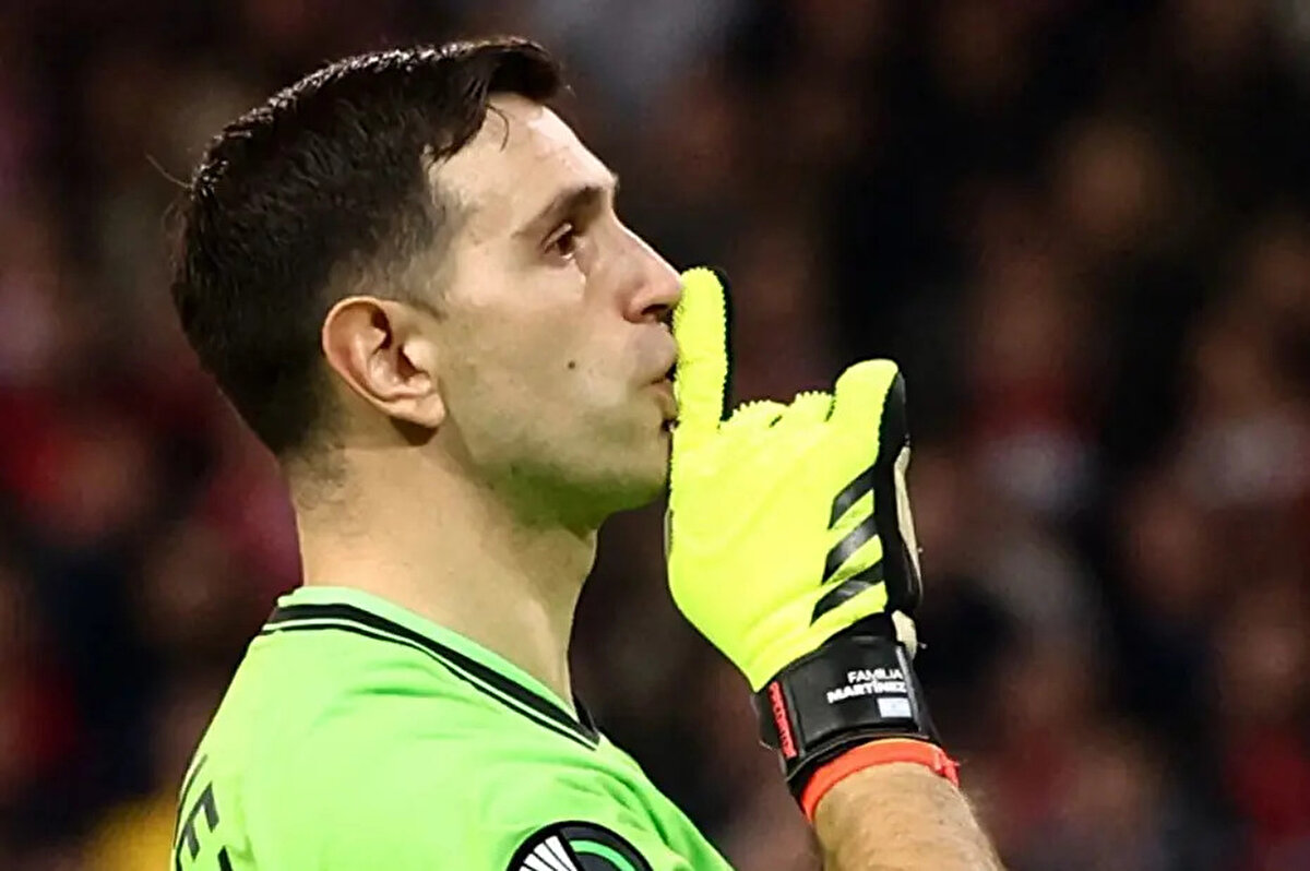 Mirror'ın haberine göre Chelsea, Martinez için Aston Villa'da 45 milyon sterlin bonservis teklifinde bulundu.<br>