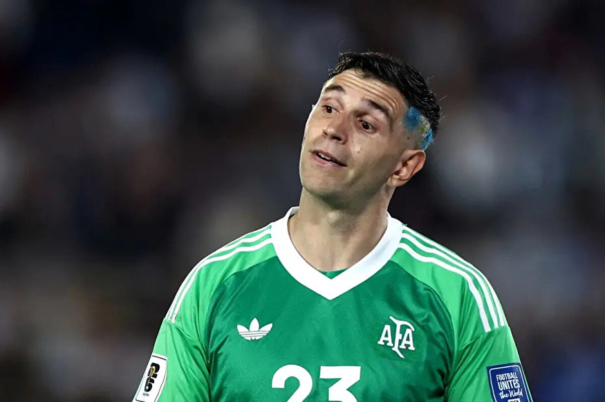 Aston Villa'nın Arjantinli kalecisi Emiliano Martinez, kulüpten ayrılmaya karar verdi.<br>