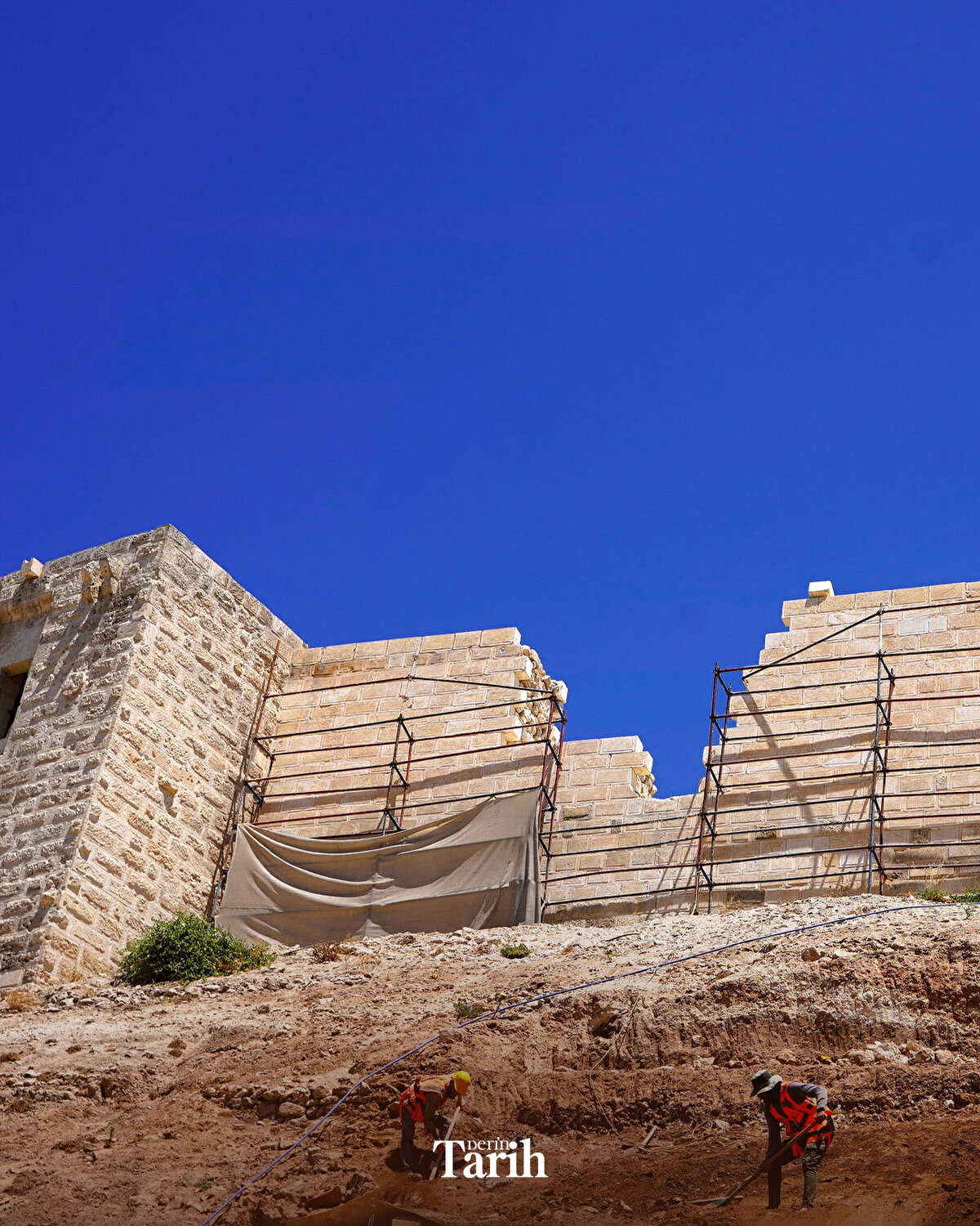 İ&#231; y&#252;r&#252;y&#252;ş yolları ve dış cephe sağlamlaştırma &#231;alışmaları devam ediyor.