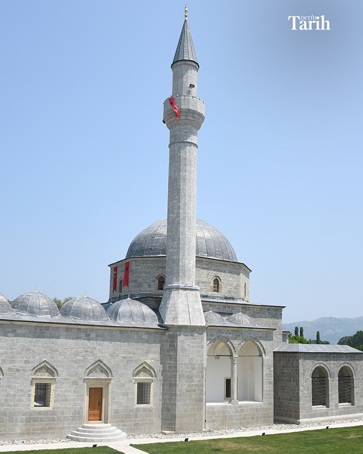 Restorasyonu tamamlanan ve açılışına 8 Mayıs'ta Cumhurbaşkanı Recep Tayyip Erdoğan'ın canlı bağlantıyla katıldığı Kurşunlu Camisi, eski ihtişamıyla kapılarını açtı.
