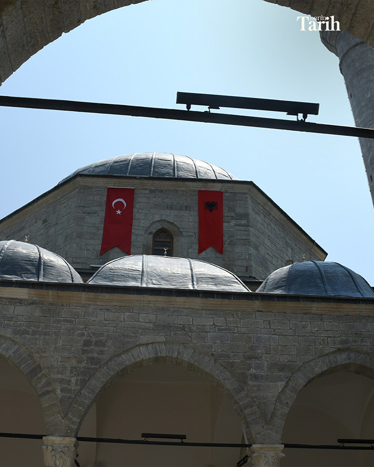 Çalışmalarda, yeni minarenin yapılması, caminin iç kısmının restore edilmesi, kubbelerindeki kurşun tabakanın değiştirilmesi, su baskınları ve diğer hasarın engellenmesi amacıyla çevresinde düzenleme yapılması yer aldı.