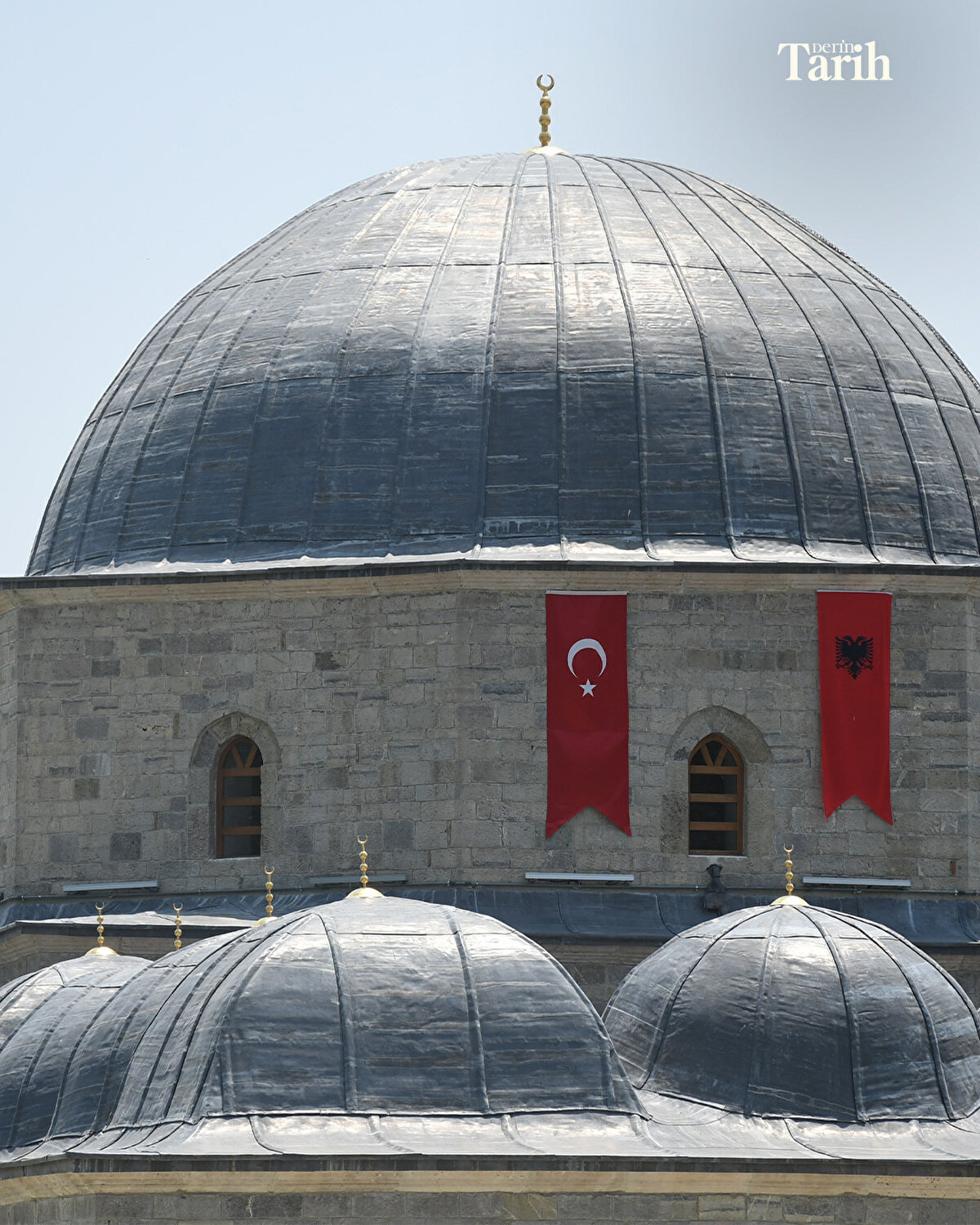 Cami, 16 Kasım 1990'da Müslümanlara kapılarını yeniden açarak, Arnavutluk'un sembol camilerinden biri halini aldı.