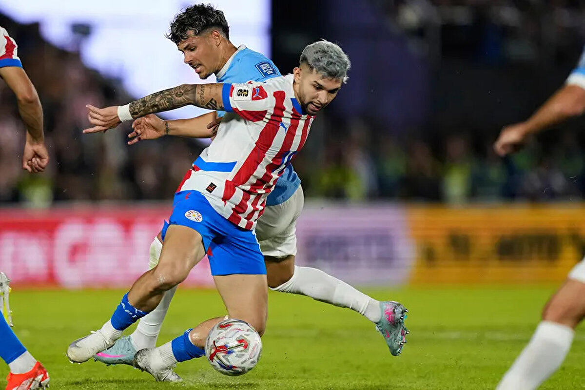 Brighton'ın Julio Enciso için 30-35 milyon euro civarında bir bonservis bedeli istediği ve şu ana kadar bu fiyattan taviz vermediği öğrenildi.<br>