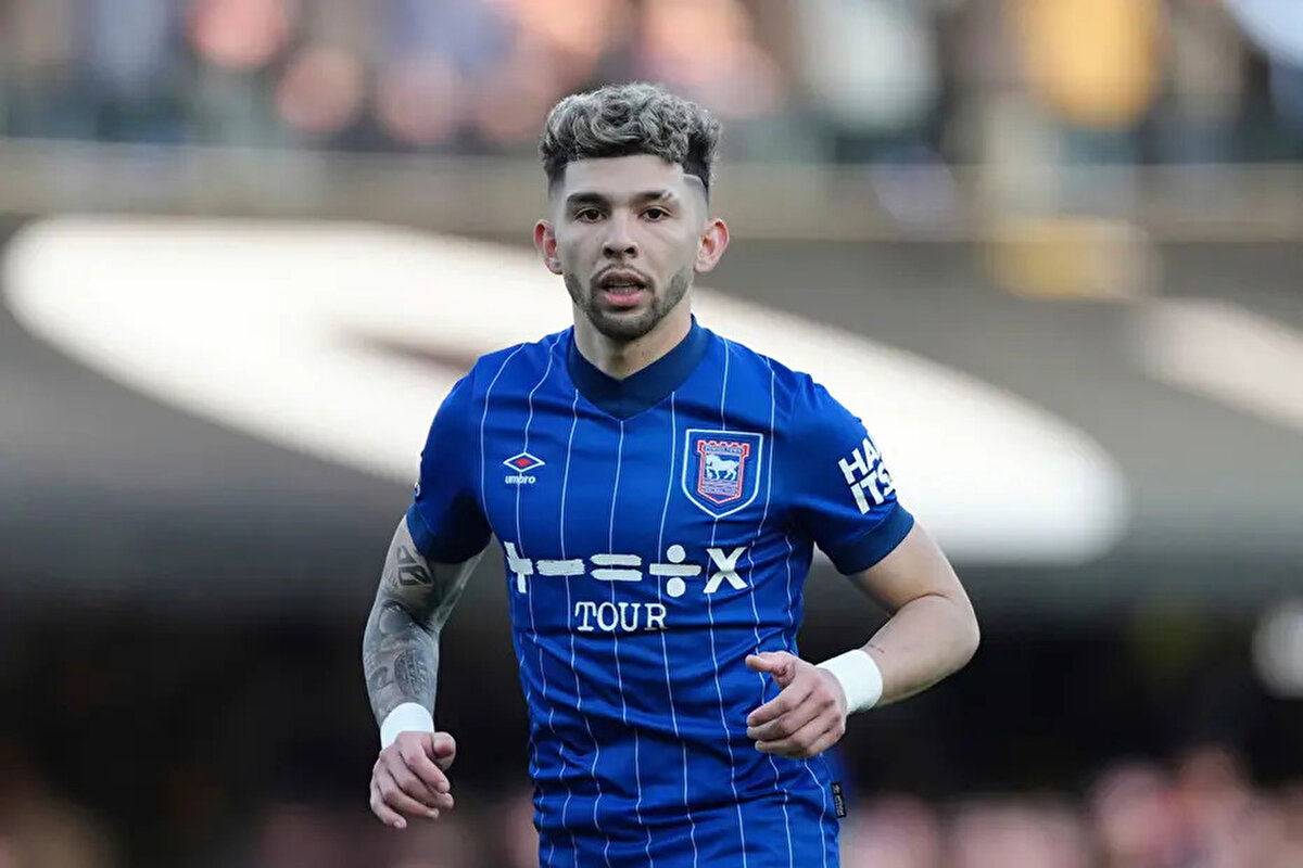 Sarı kırmızılıların, 21 yaşındaki oyuncunun durumu ve olası transfer koşulları hakkında bilgi toplamak için girişimlere başladığı ileri sürüldü.<br>