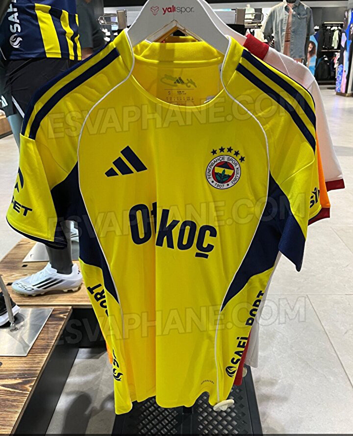 Fenerbahçe'nin 2025-26 sezonunda giyeceği deplasman forması.<br>