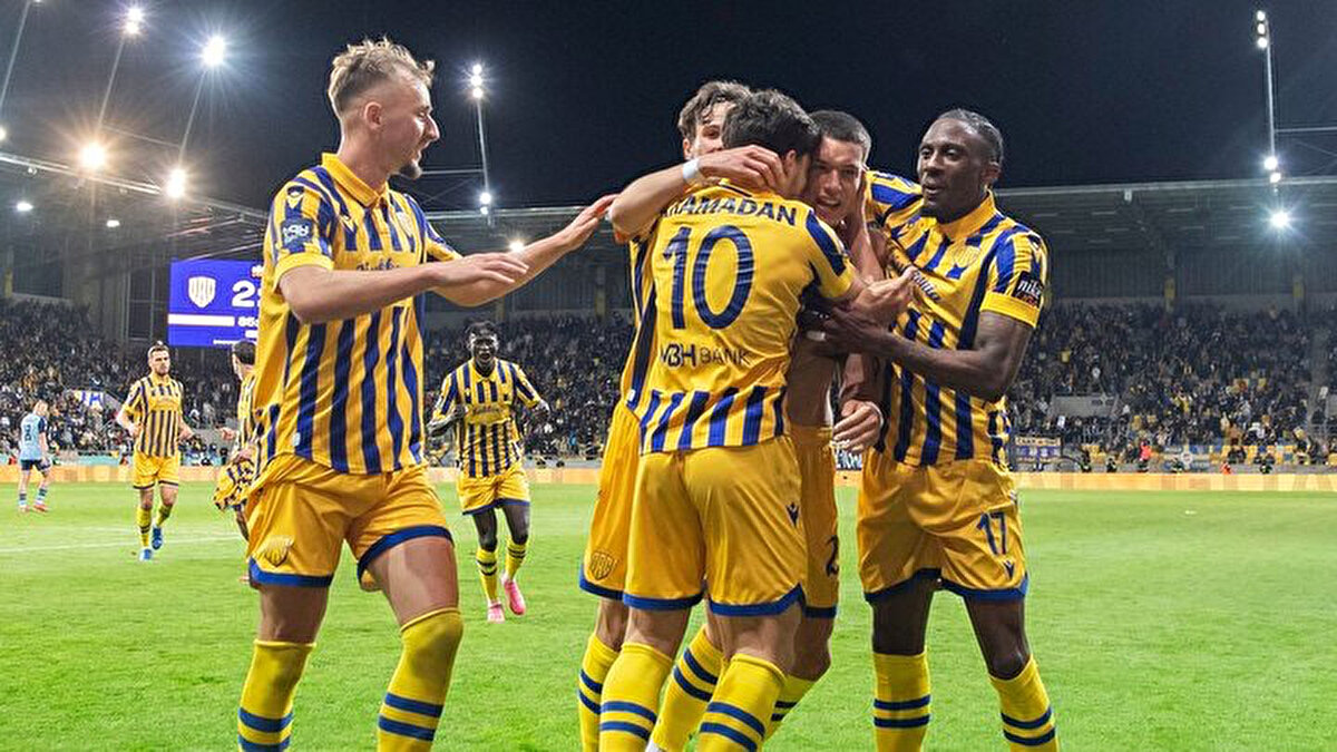 Gyori ETO ve DAC 1904 Dunajska Streda'nın UEFA'nın çoklu kulüp mülkiyet kuralını ihlal ettiği sonucuna varan CFCB, Gyori ETO'nun 2025-2026 sezonunda UEFA Konferans Ligi'ne katılımını kabul ederken, DAC 1904 Dunajska Streda'nın katılımını ise reddetti.<br>