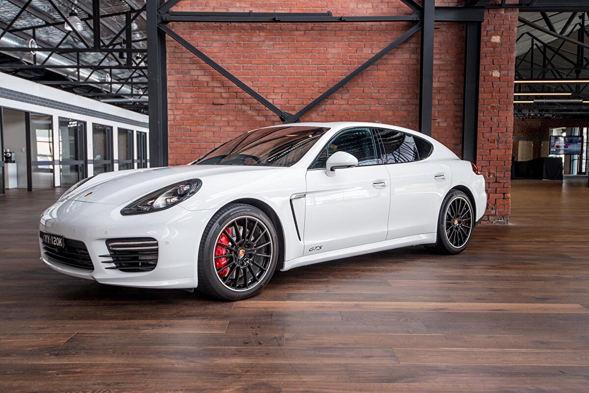 PORSCHE PANAMERA