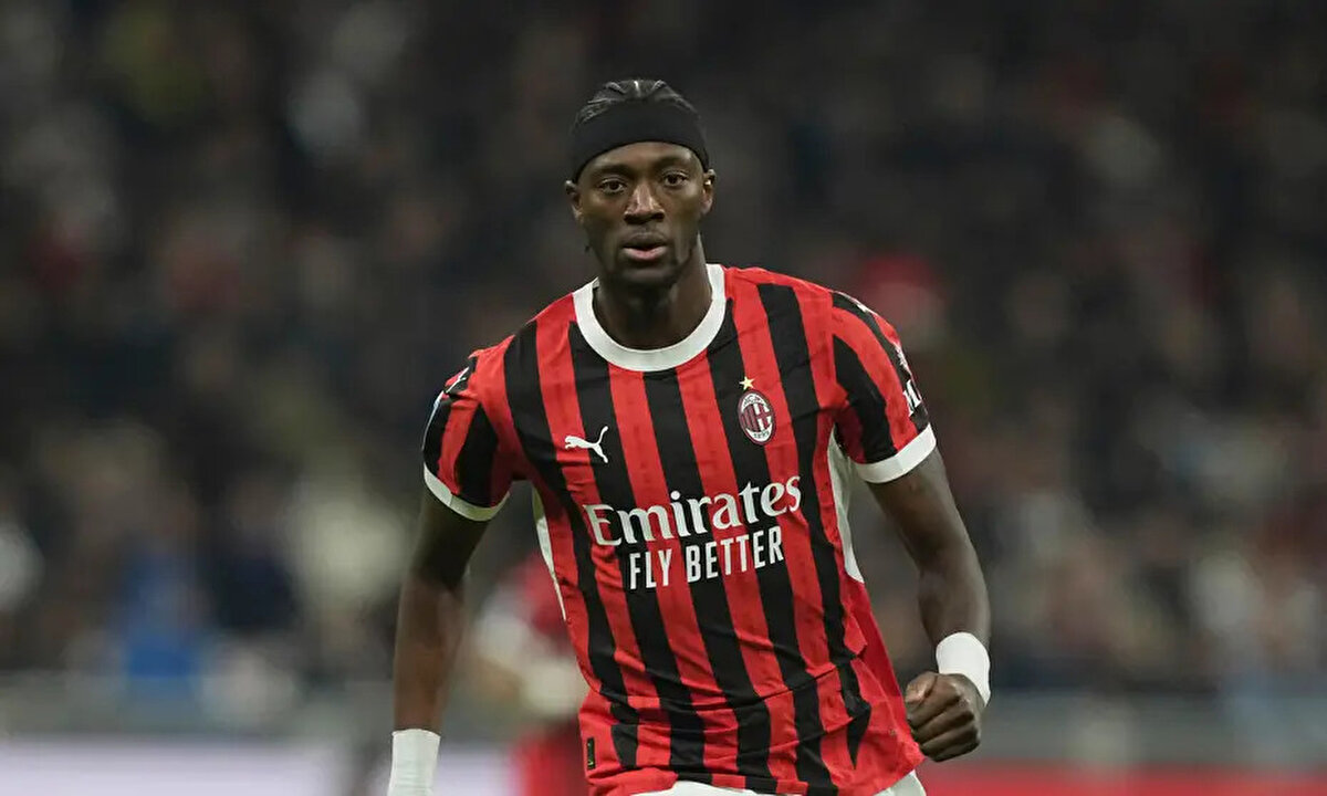 Milan'da 44 maça çıkan Abraham 10 gol atarken 7 kez de asist yaptı.<br>