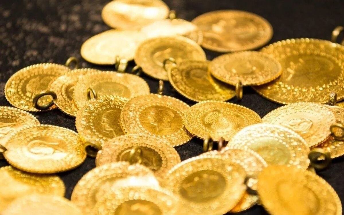 İran ile İsrail arasında sağlanan ateşkes ile jeopolitik risklerin azalması ile geçen haftayı aşağı yönlü bir seyir ile geçiren ons altın fiyatları haftanın ilk gününde kayıplarını geri alma eğiliminde.