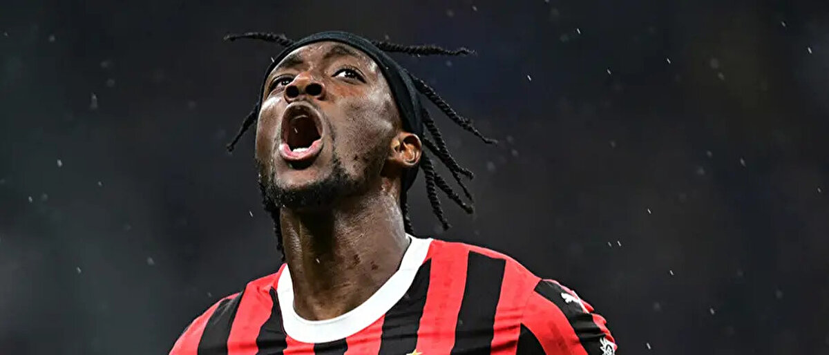 27 yaşındaki futbolcu, geçtiğimiz yaz 2027 yılına kadar sözleşmesinin bulunduğu Roma'dan 1 yıllığına Milan'a kiralanmıştı.<br>