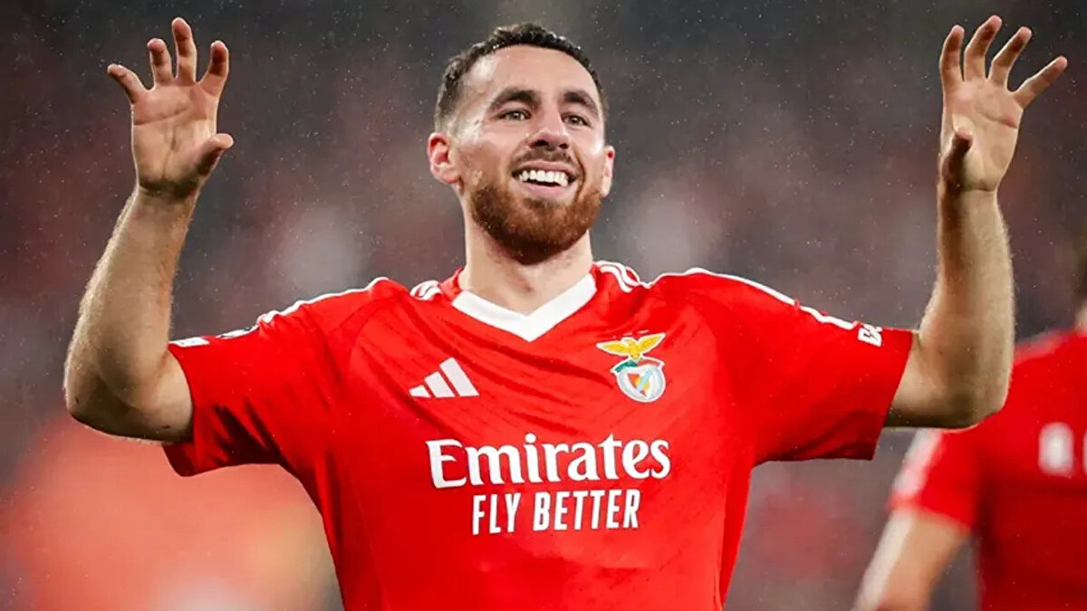 Geçtiğimiz sezonda tüm kulvarlarda 55 maça çıkarken 12 gol ve 11 asistlik performans sergilemişti.