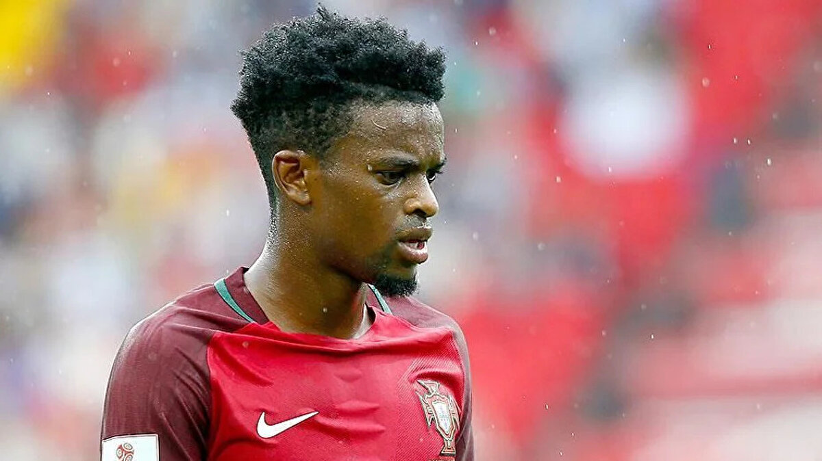 Beşiktaş, sağ bek transferi için adaylarını ikiye indirdi. Beşiktaş, iki futbolcuyu da Osayi Samuel’e sunduğu ekonomik şartları teklif etti.<br>https://images.ntvspor.net/images/000_36RQ4MCa.jpg?width=930&format=webp&quality=75https://images.ntvspor.net/images/000_33AC2CUa.jpg?width=930&format=webp&quality=75