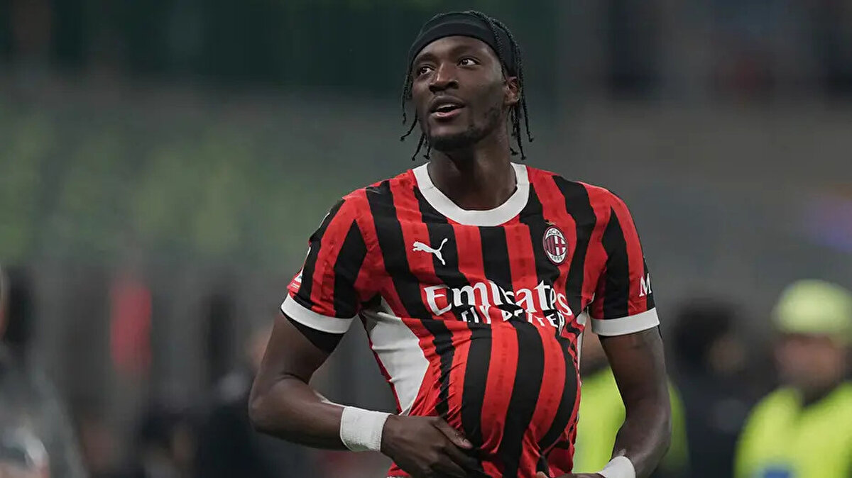 Geride bıraktığımız sezonda 45 maça çıkan 27 yaşındaki İngiliz forvet, 10 gol ve 7 asistlik skor katkısı verdi.<br>