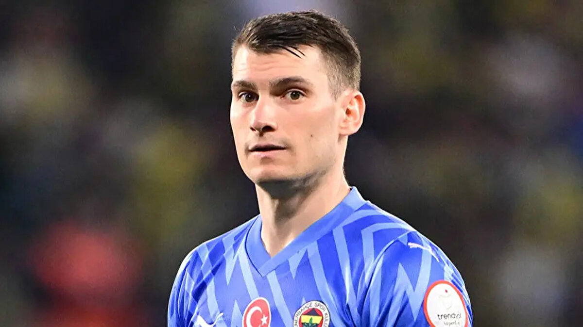 2023'te Fenerbahçe'ye imza atan Livakovic'in sarı-lacivertlilerle 2028'e kadar sözleşmesi buluyor.<br>