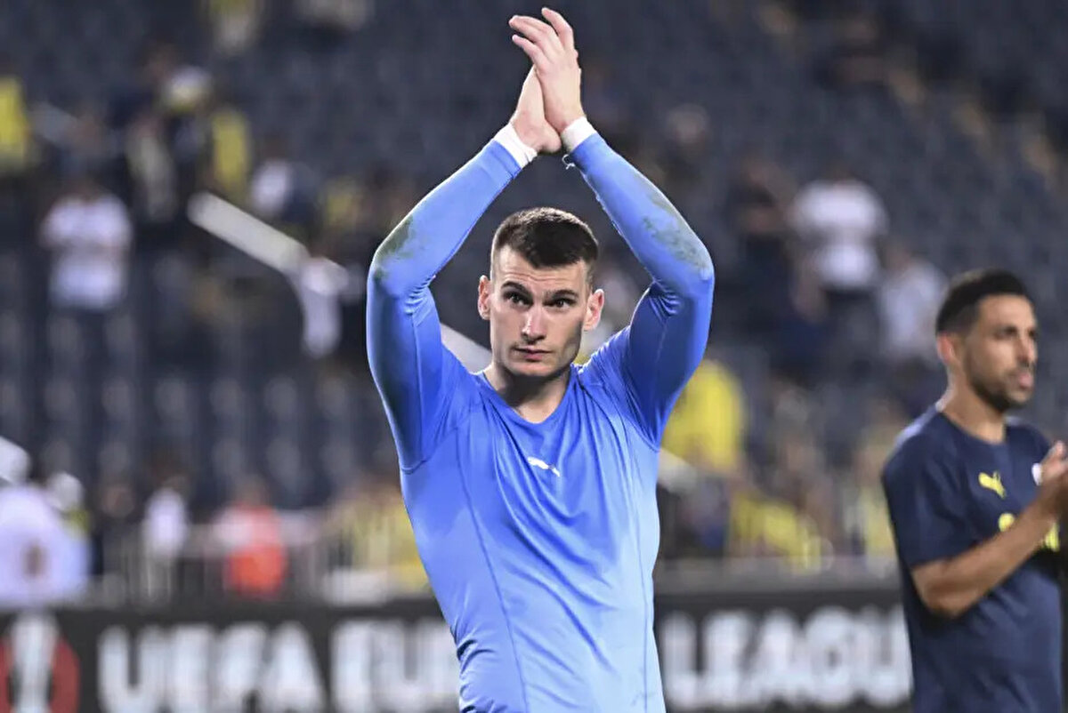 Ayrıca Monaco'nun da Hırvat eldiven için transfer girişiminde bulunabileceği ifade edildi. Sarı-lacivertlilerin Livakovic için belirlediği bonservisin ise 10 milyon euro seviyesinde olduğu aktarıldı.<br>