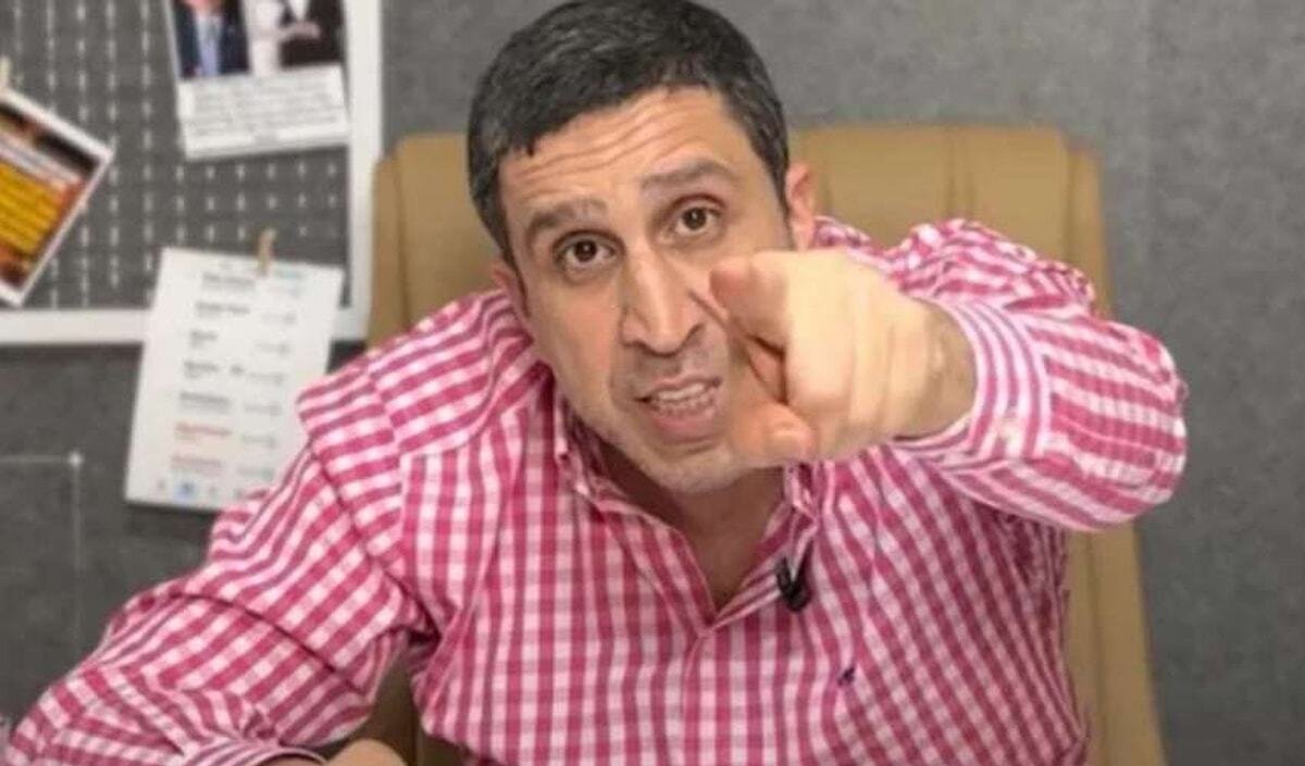 Geçtiğimiz günlerde cezaevinden tahliye edilen Muhammed Yakut, serbest kaldıktan iki gün sonra kalp krizi geçirdiği bildirildi. Yakut’un kalp krizi nedeniyle yaşamını yitirdiği belirtildi. Cenazesinin Diyarbakır’a götürüleceği bilgisi paylaşıldı.