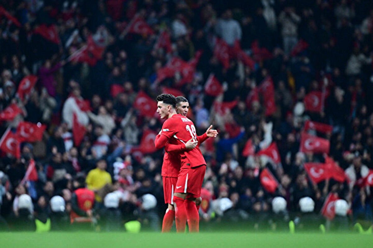 Portekiz basınından A Bola'da yer alan habere göre Porto, Deniz Gül de dahil tam 9 oyuncusunu satış listesine koydu.<br>