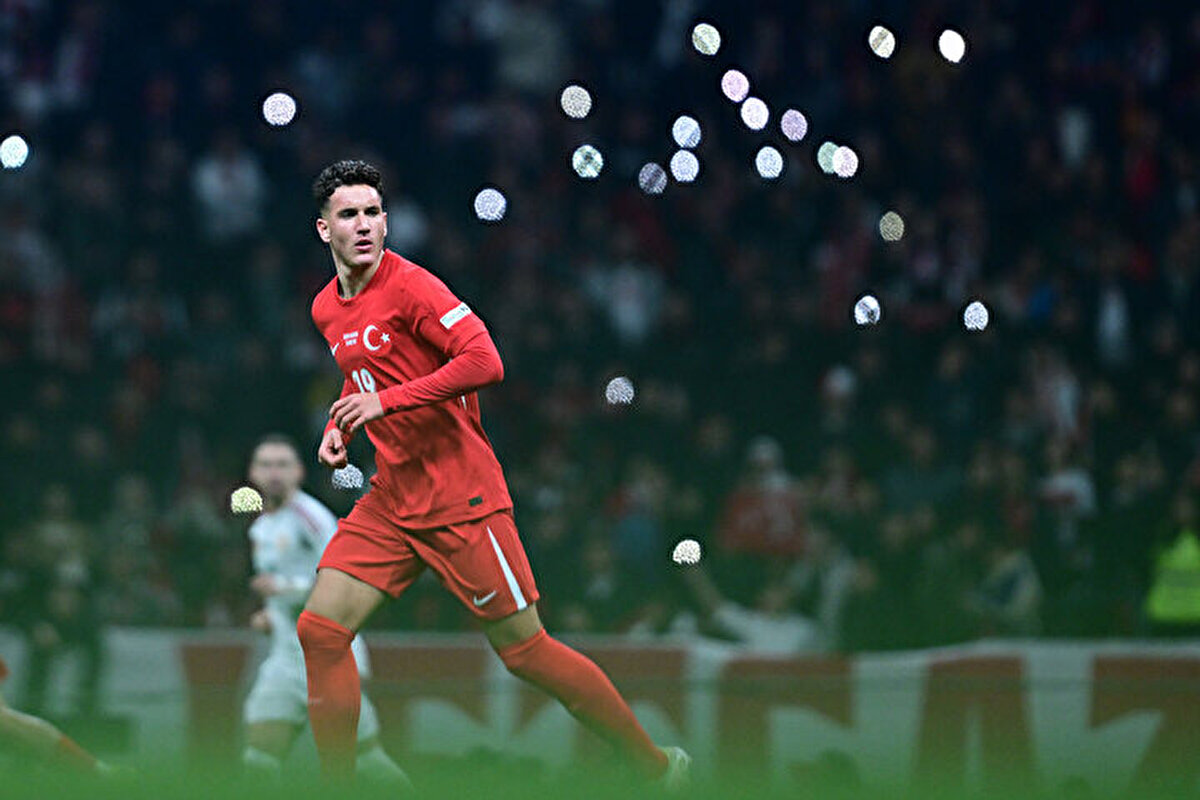 Son olarak Beşiktaş ve Fenerbahçe'nin de ilgilendiği öne sürülen milli futbolcu Deniz Gül ile ilgili bir haber paylaşıldı.<br>