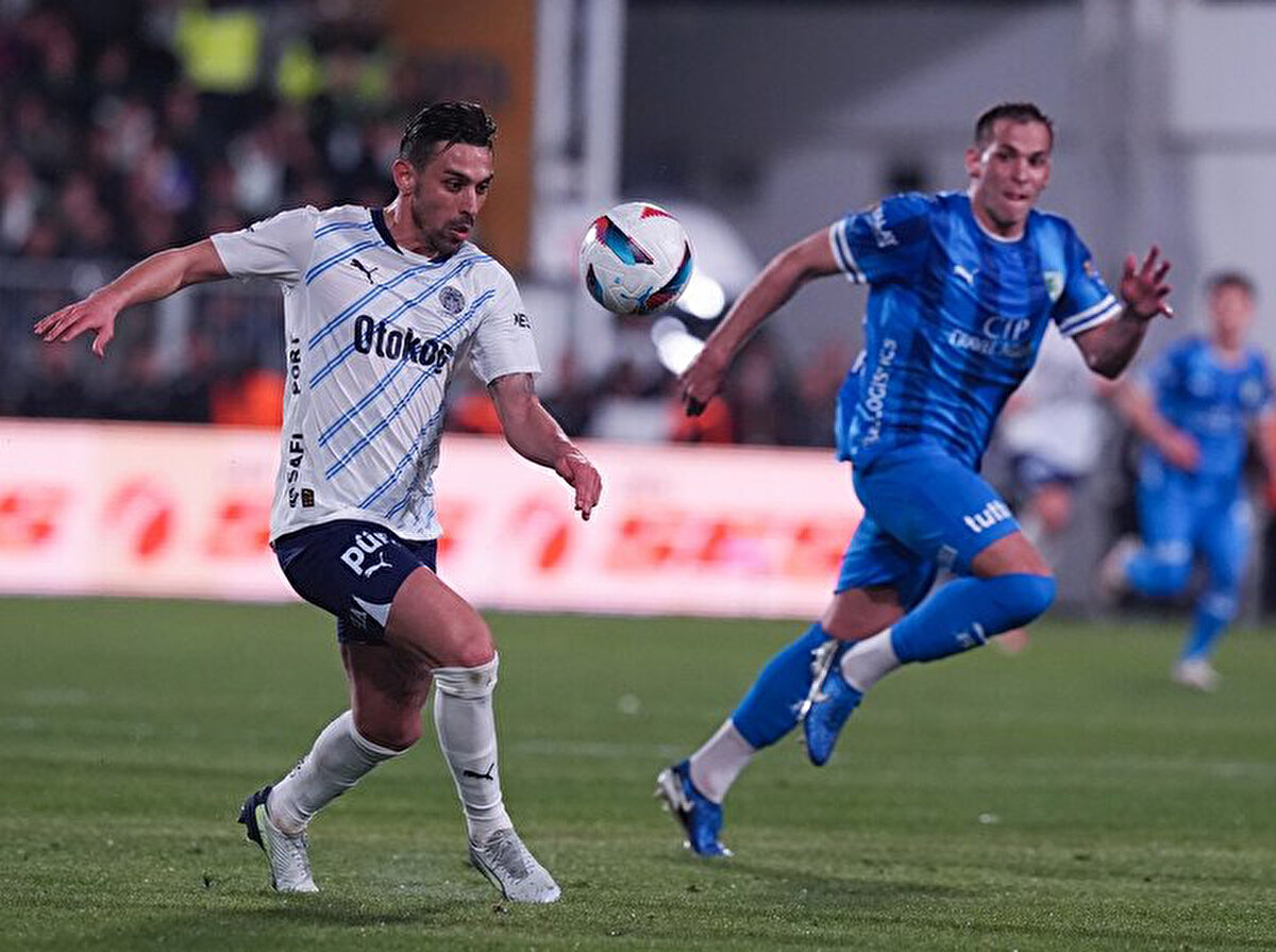 Gelir gelmez transfer çalışmalarına başlayan Turan, Fenerbahçe'nin iki yıldızına talip oldu.<br>