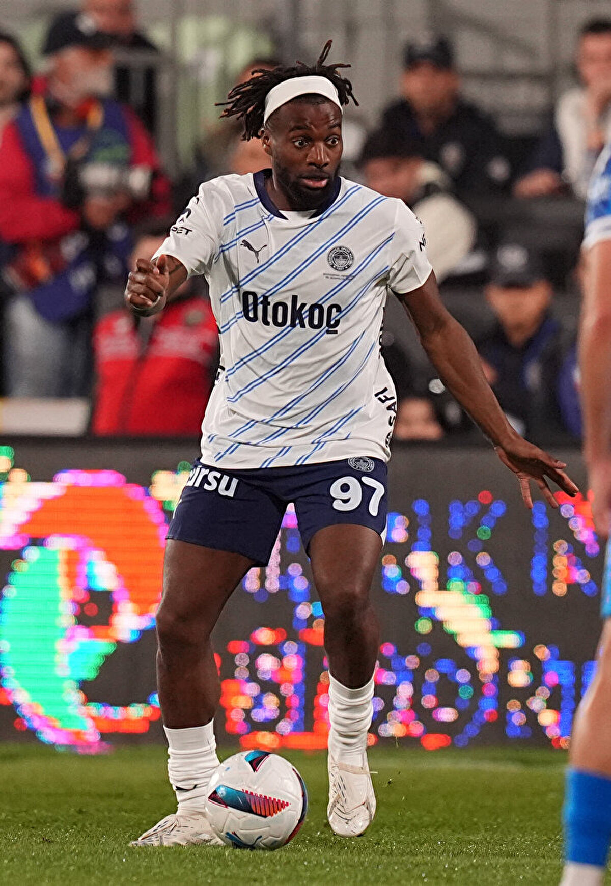 Sol kanatta görev yapan Maximin, Fenerbahçe formasıyla çıktığı 31 karşılaşmada 4 gol atarken 5 de asist yaptı.<br>