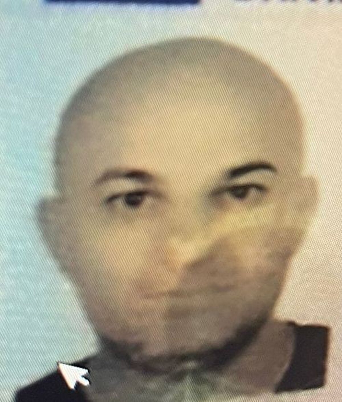  Ekipler, araçta sıkışan baba ve 3 çocuğunu uzun uğraşlar sonucu çıkardı.