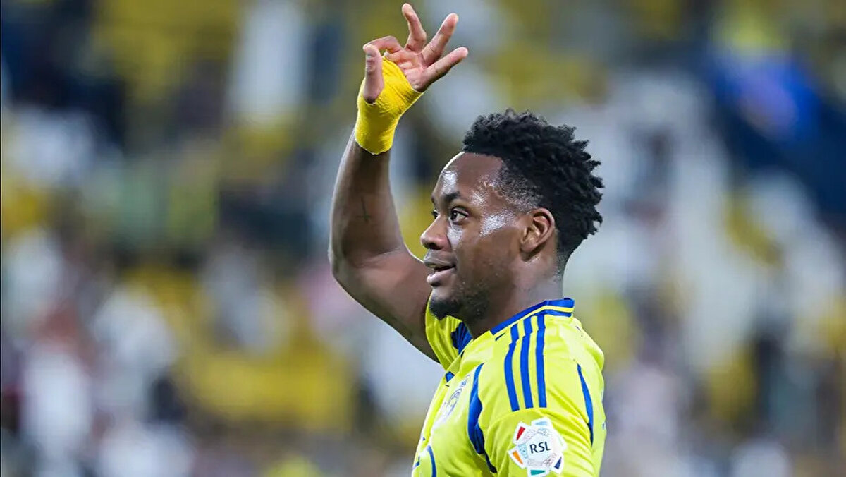 Öte yandan Jhon Duran, TFF'nin bu sezon uygulayacağı 14 yabancı oyuncudan en az 2'sinin 1 Ocak 2003 ve sonrası doğumlu olma şartını da karşılıyor.<br>