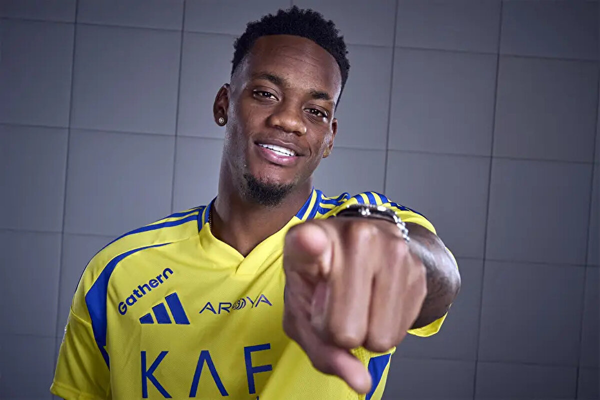 Kolombiyalı yıldızın sözleşmesinde şampiyonluk ve Avrupa'da başarı bonuslarının da yer aldığı belirtildi.<br>