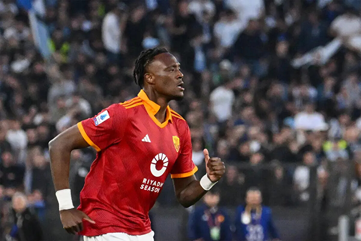 Tammy Abraham’ın ne zaman İstanbul’a geleceği belli oldu. Beşiktaş, transfer çalışmalarına hız kesmeden devam ederken, Roma’nın İngiliz golcüsü Tammy Abraham ile anlaşmaya vardı. <br>
