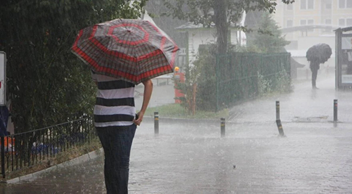 MARMARA<br><br>Az bulutlu ve açık, zamanla parçalı ve çok bulutlu, bölgenin kuzey ve doğusunun yerel olmak üzere sağanak ve gök gürültülü sağanak yağışlı geçeceği tahmin ediliyor. Rüzgarın, bölgenin güneybatısında kuzey ve kuzeydoğu yönlerden kuvvetli (40-60 kmsaat) olarak esmesi bekleniyor.<br><br>BALIKESİR 18°C, 34°C<br>Az bulutlu ve açık, zamanla parçalı ve çok bulutlu<br><br>EDİRNE 21°C, 33°C<br>Az bulutlu ve açık, zamanla parçalı ve çok bulutlu, yarın (Salı) yerel olmak üzere sağanak ve gök gürültülü sağanak yağışlı<br><br>İSTANBUL 22°C, 28°C<br>Az bulutlu ve açık, zamanla parçalı ve çok bulutlu, yarın (Salı) yerel olmak üzere sağanak ve gök gürültülü sağanak yağışlı<br><br>KIRKLARELİ 20°C, 29°C<br>Az bulutlu ve açık, zamanla parçalı ve çok bulutlu, yarın (Salı) yerel olmak üzere sağanak ve gök gürültülü sağanak yağışlı