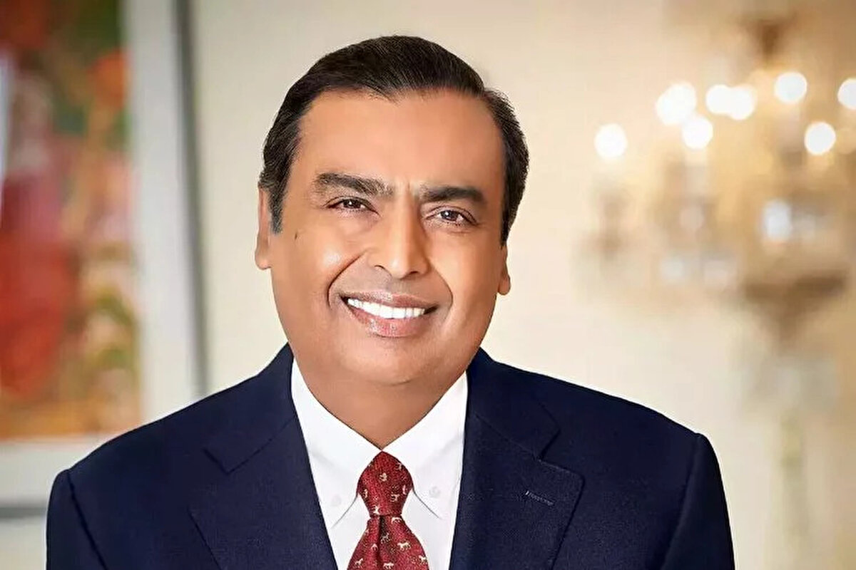 11. Mukesh Ambani<br><br>Net Serveti: 104 milyar dolar<br>Şirketi: Reliance Industries (Hindistan)<br>Asya’nın En Zengini:<br>Petrokimya, enerji, telekomünikasyon ve perakende sektörlerinde faaliyet gösteren dev şirketin sahibi. Hindistan'ın ekonomik büyümesiyle birlikte serveti hızla arttı.<br>