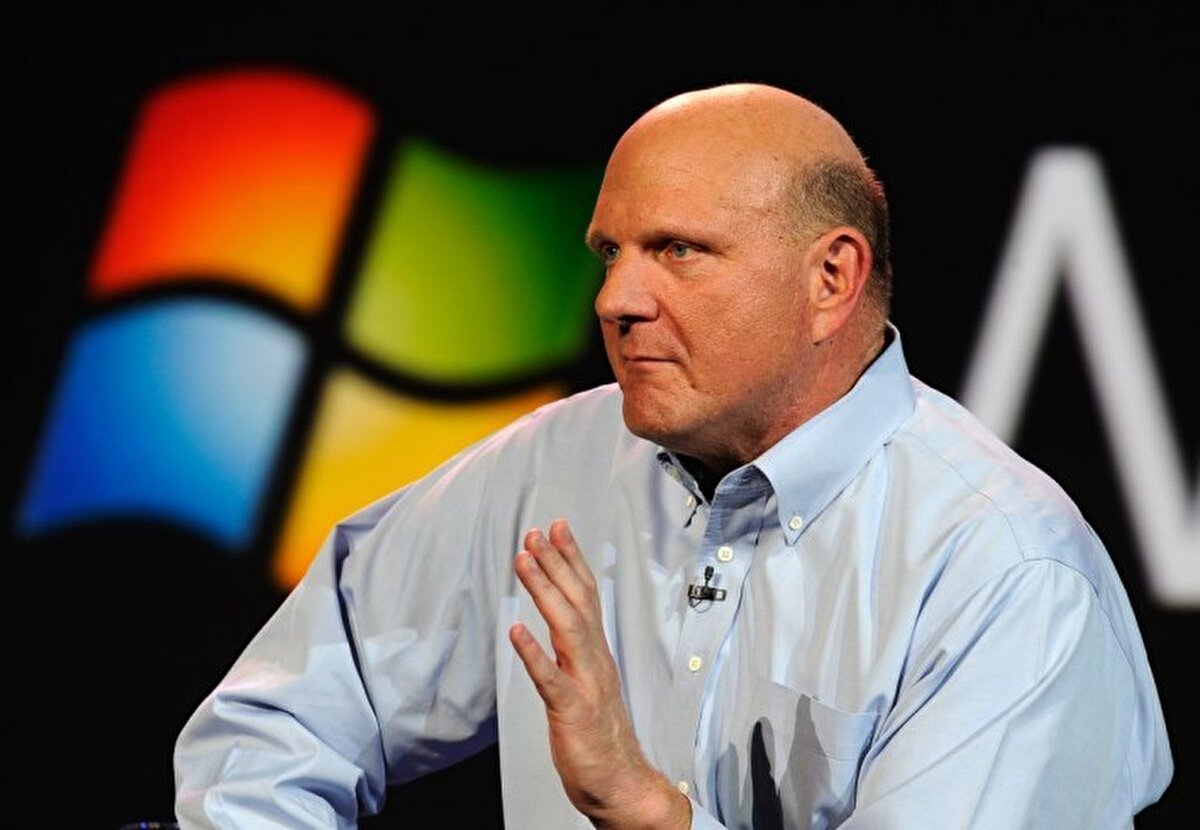 8. Steve Ballmer<br><br>Net Serveti: 113 milyar dolar<br>Şirket: Eski Microsoft CEO’su<br>Sürpriz Yükseliş:<br>Microsoft’taki hisseleri sayesinde serveti sürekli artıyor. Aynı zamanda Los Angeles Clippers’ın sahibi.