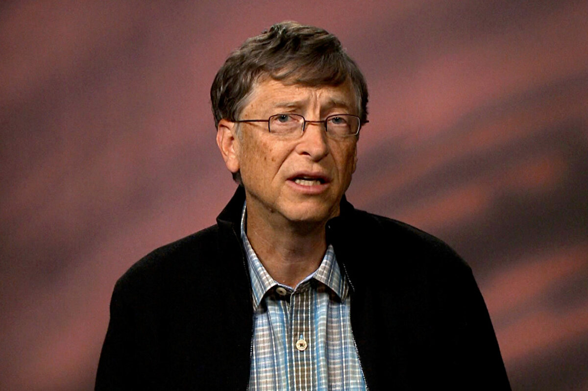 <br>6. Bill Gates<br><br>Net Serveti: 129 milyar dolar<br>Şirketi: Microsoft<br>Teknolojiden Hayırseverliğe:<br>Microsoft’un kurucusu, artık daha çok küresel sağlık ve eğitim projelerine yatırım yapıyor.