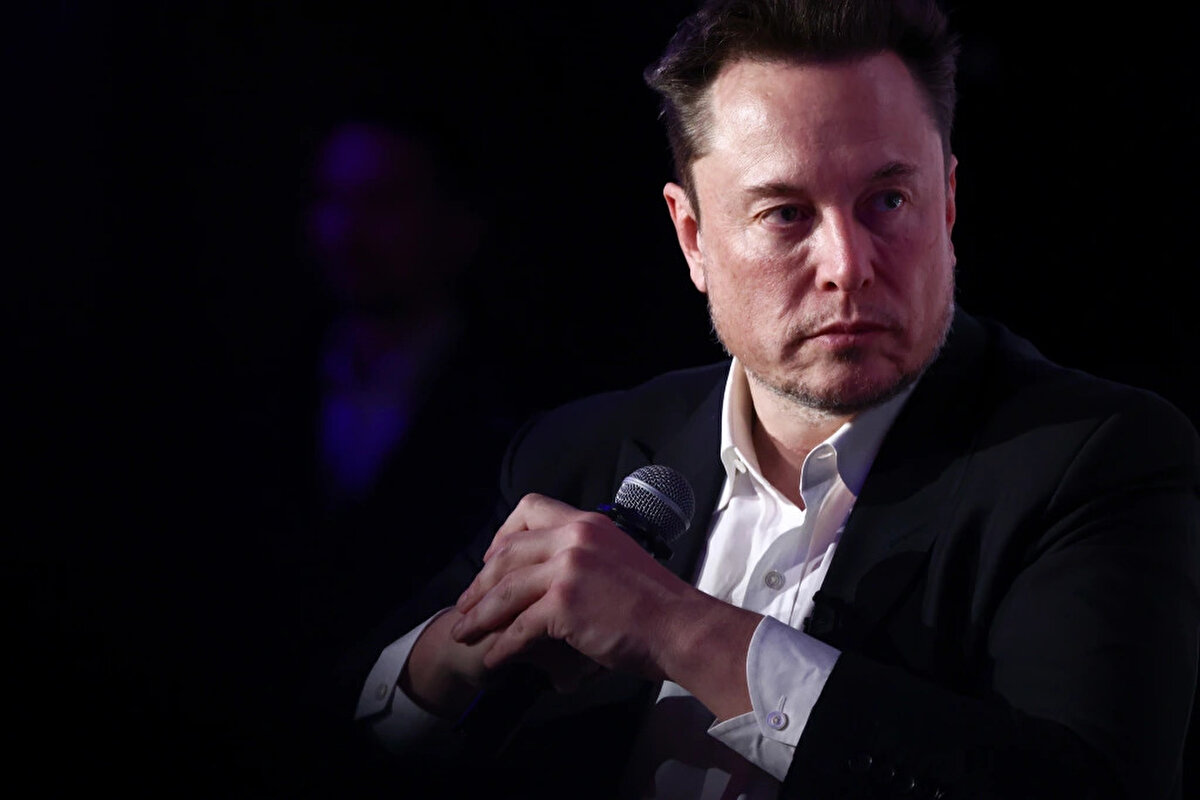 1. Elon Musk<br><br>Net Serveti: 210 milyar dolar<br>Şirketleri: Tesla, SpaceX, X (eski Twitter), Neuralink<br>Neden Zirvede?<br>Elektrikli araçlardan uzay teknolojilerine kadar pek çok alanda liderliği elinde tutuyor. Özellikle SpaceX ve Tesla hisselerindeki değer artışı, servetini yukarı taşıdı.