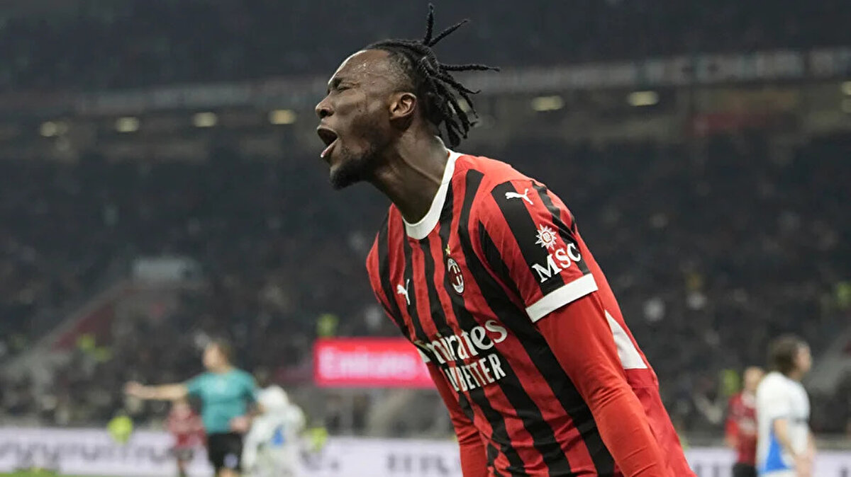 Beşiktaş yeni forvetine kavuşuyor. Siyah-beyazlılar, Roma'dan kadrosuna kattığı Tammy Abraham'ı resmen duyurdu.<br>