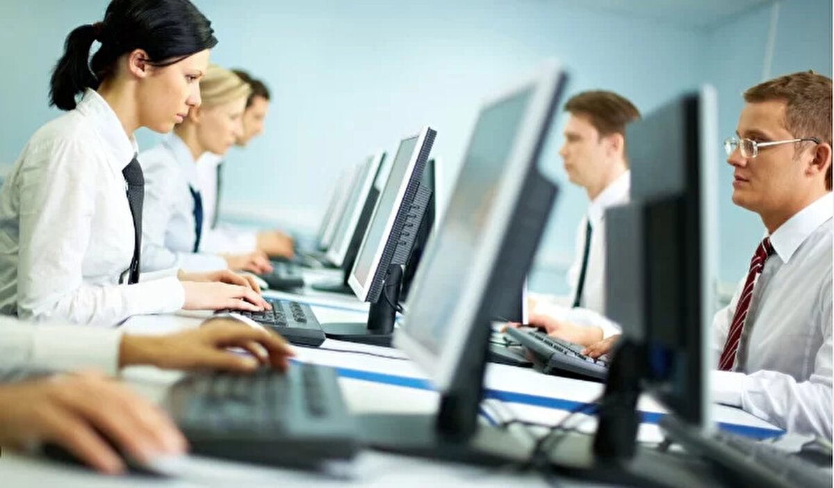 Kamuya memur olmak isteyen binlerce aday için müjdeli haber geldi. ÖSYM tarafından yayımlanacak KPSS 2025/1 Tercih Kılavuzu ile birlikte TİGEM, ÇAYKUR ve TÜRŞEKER gibi önemli kamu kurumlarına toplam 250 memur alımı yapılacak. Başvurular, 10-17 Temmuz 2025 tarihleri arasında ÖSYM'nin AİS sistemi üzerinden gerçekleştirilecek.