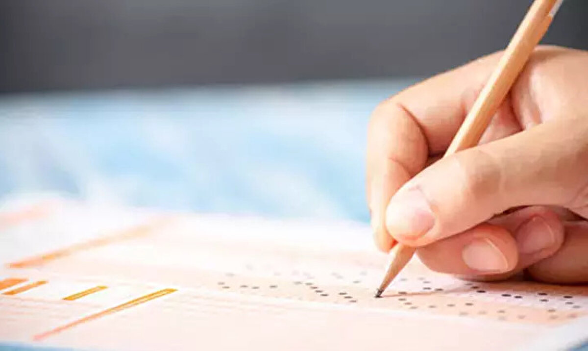 KPSS ön lisans ve ortaöğretim sınavı 2025’te yok!<br><br>KPSS Ön Lisans ve Ortaöğretim sınavları, ÖSYM tarafından çift yıllarda yani iki yılda bir yapılmaktadır. Bu nedenle 2025 yılında bu oturumlar düzenlenmeyecek. Ön lisans ve lise mezunları 2026 yılında başvuru yapabilecek ve ilgili sınavlara katılabilecek.