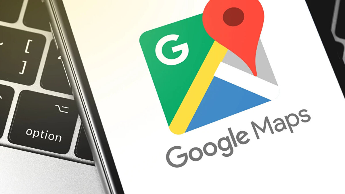 Uzmanlardan uyarı: “Fazla dikkat de çekebilir!”<br><br>Bu yöntem pek çok kişi tarafından güvenlik için tavsiye edilse de bazı uzmanlar farklı bir bakış açısı sunuyor. Sokaktaki tek bulanık ev olmanız, kötü niyetli kişilerin “Bu evde özel bir şey var” diye düşünmesine neden olabilir. Dolayısıyla uzmanlar, bu adımı atmadan önce çevrenizdeki diğer evleri de kontrol etmenizi öneriyor.