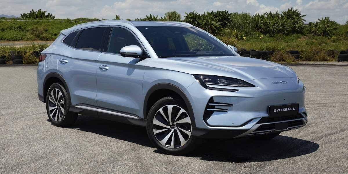 Türkiye Otomobil Gazetecileri Derneği (OGD) tarafından “Türkiye’de Yılın Otomobili” seçilen BYD Seal U, Temmuz 2025 itibarıyla büyük bir zamla karşılaştı. Elektrikli D segment SUV modeli BYD Seal U EV’nin fiyatı tam 765 bin TL artarak 1.925.000 TL’den 2.690.000 TL’ye yükseldi.