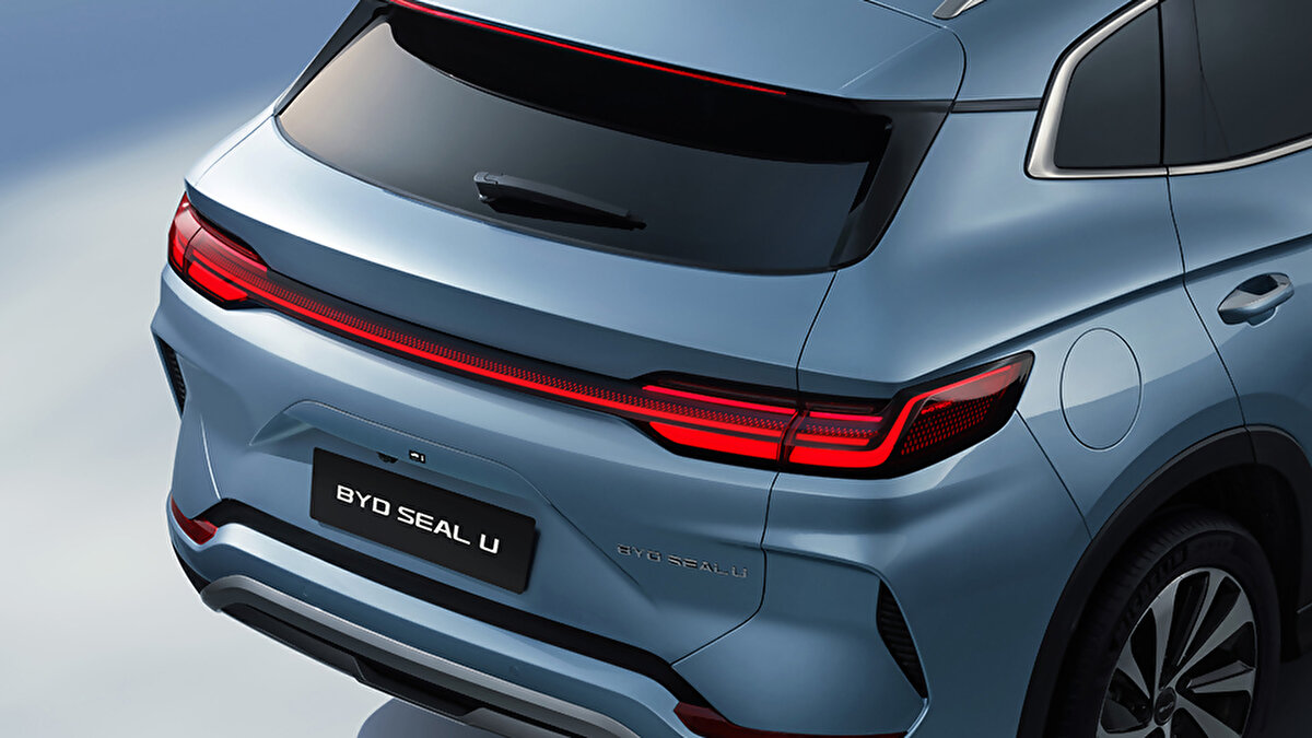 BYD Seal U EV Teknik Özellikleri<br><br> Maksimum Güç: 160 kW (218 HP)<br><br> Maksimum Tork: 330 Nm<br><br> 0-100 kms Hızlanma: 9,6 saniye<br><br> Maksimum Hız: 175 kms