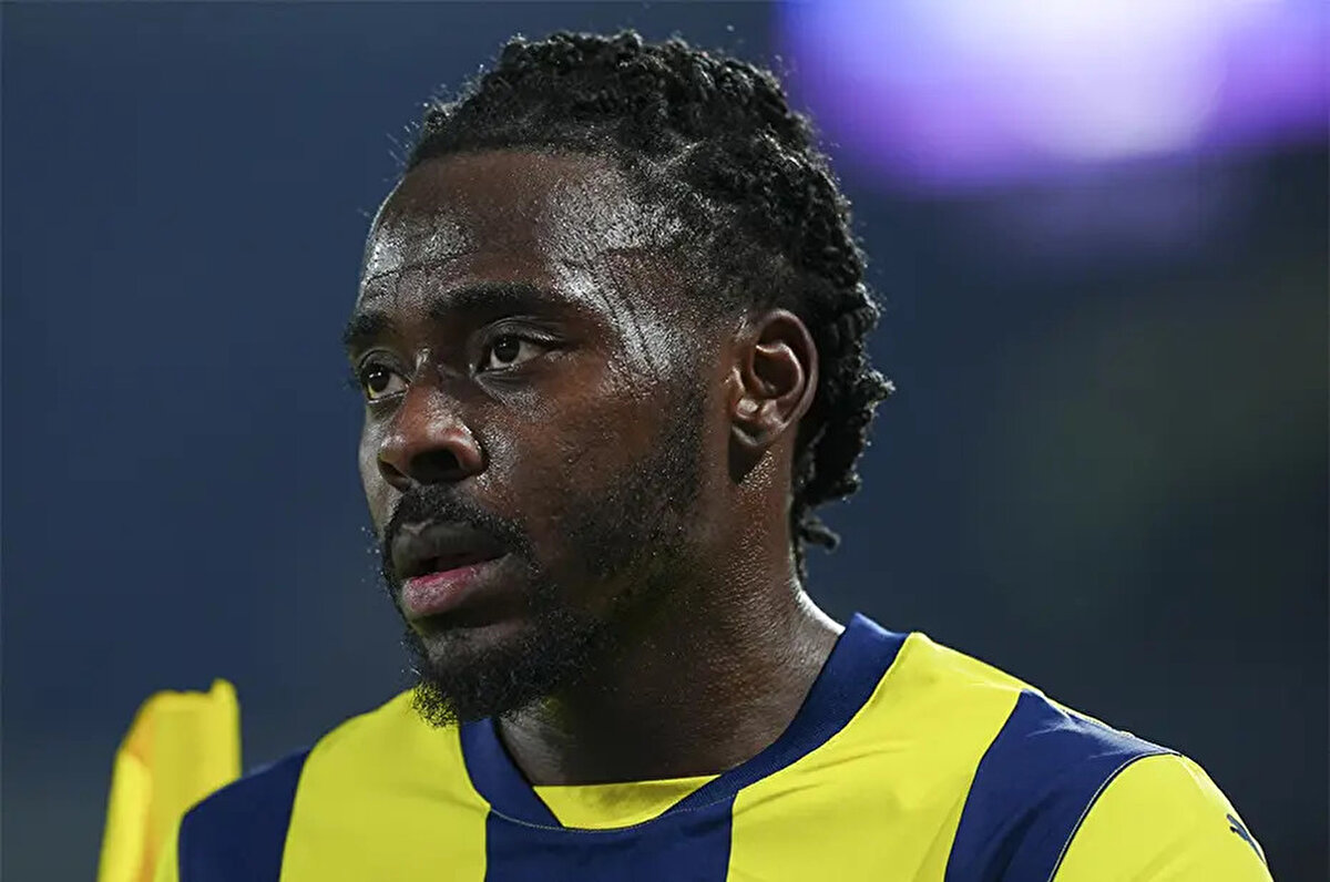 Osayi-Samuel transferinin durmasının ardından Beşiktaş alternatif isimlere yöneldi. Siyah-beyazlıların Southampton'la sözleşmesi sona eren Kyle Walker-Peters ve Wolverhampton'dan ayrılan Nelson Semedo'yla ilgilendiği gündeme geldi.<br>