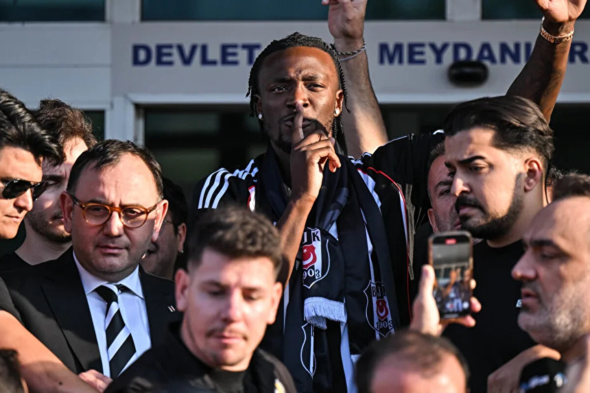 David Jurasek'in ardından Tammy Abraham'ı da İstanbul'a getiren Beşiktaş'ta sağ bek transferi için çalışmalar sürüyor.<br>