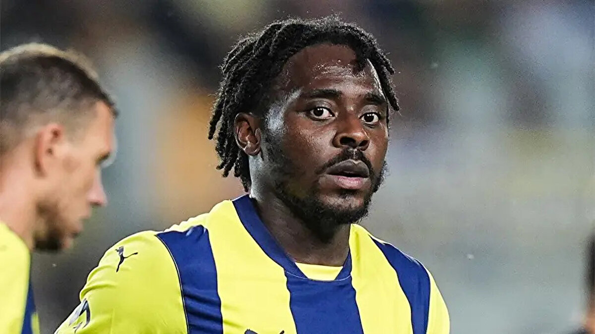Beşiktaş'da yeni sağ bek için görüşmeler devam ederken Osayi-Samuel'le ilgili sürpriz bir gelişme yaşandı. Sabah gazetesinde yer alan haberde Nijeryalı futbolcunun Beşiktaş'la yeniden anlaşmak istediği belirtildi.<br>