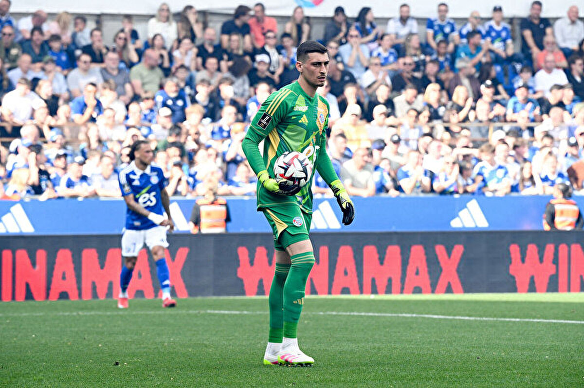 İtalyan gazeteci Sacha Tavolieri, 25 yaşındaki Petrovic'in bonservisiyle birlikte takımdan ayrıldığını açıkladı.<br>